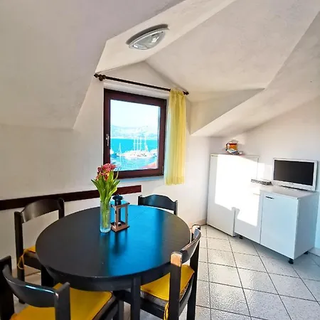 Apartment Ela Postira