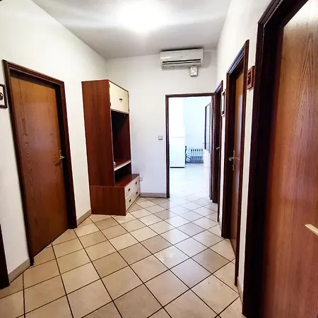 Ela * Postira