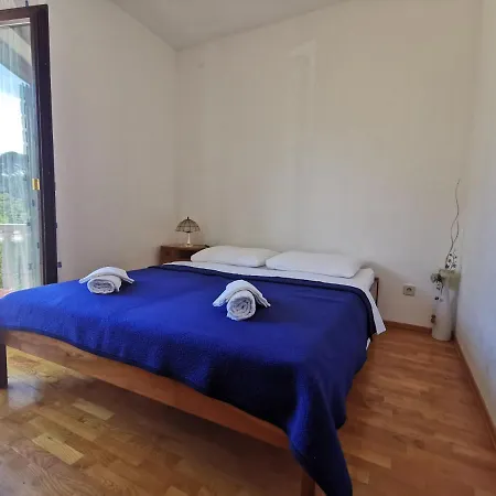 Ela Apartment *